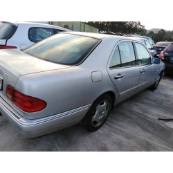 mercedes clase e (w210) berlina diesel del año 2004