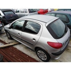 peugeot 206 berlina del año 2001
