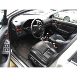 toyota avensis wagon (t25) del año 2006