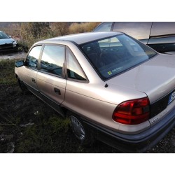 opel astra f berlina del año 1997