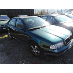 skoda octavia berlina (1u2) del año 1999