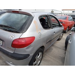 peugeot 206 berlina del año 2001