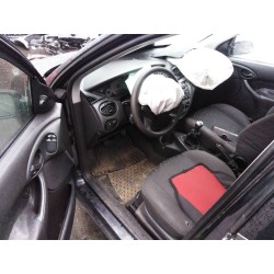 ford focus berlina (cak) del año 2000
