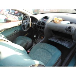 peugeot 206 berlina del año 2000