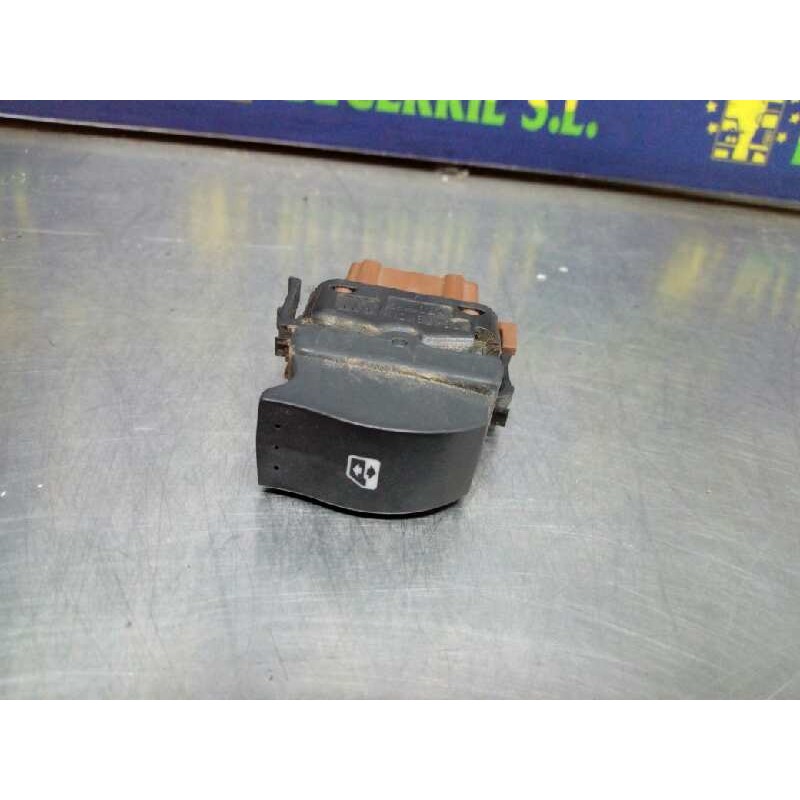 Recambio de mando elevalunas trasero derecho para renault laguna ii (bg0) authentique referencia OEM IAM 8200220507 Recambio de mando elevalunas trasero derecho para renault laguna ii (bg0) authentique referencia OEM IAM 8200220507