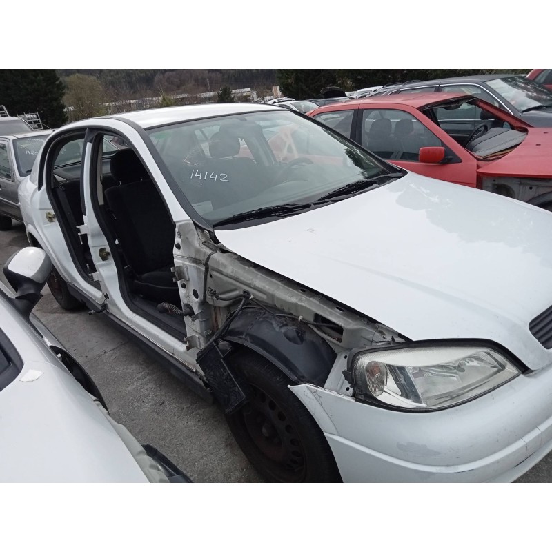 opel astra g berlina del año 2000