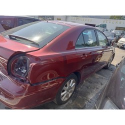 toyota avensis berlina (t25) del año 2003
