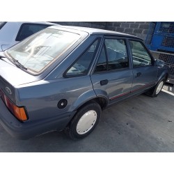 ford escort berlina del año 1989