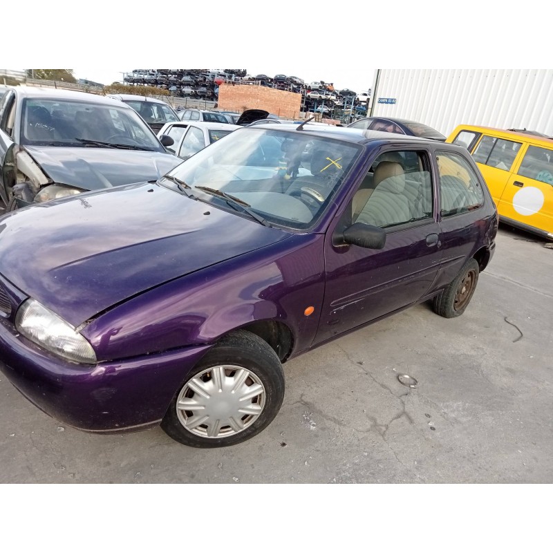 ford fiesta berlina del año 1999