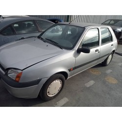 ford fiesta berlina (dx) del año 2000