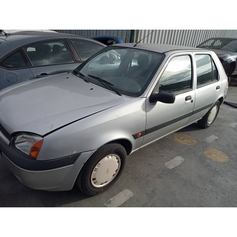 ford fiesta berlina (dx) del año 2000