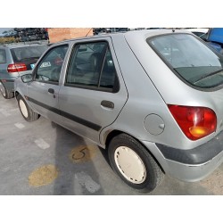 ford fiesta berlina (dx) del año 2000