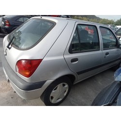 ford fiesta berlina (dx) del año 2000