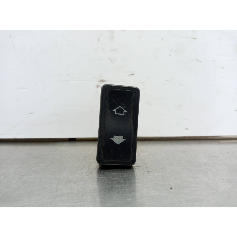 Recambio de mando elevalunas delantero izquierdo para citroen zx 1.9 d tentation referencia OEM IAM Recambio de mando elevalunas delantero izquierdo para citroen zx 1.9 d tentation referencia OEM IAM