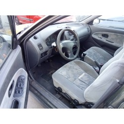 mitsubishi carisma berlina 4 (da0) del año 1997