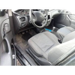 ford focus berlina (cak) del año 2001