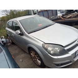 opel astra h berlina del año 2004