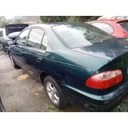 toyota avensis berlina (t 22) del año 2001