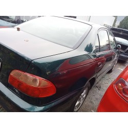 toyota avensis berlina (t 22) del año 2001