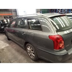 toyota avensis berlina (t25) del año 2004