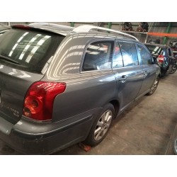toyota avensis berlina (t25) del año 2004
