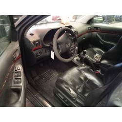 toyota avensis berlina (t25) del año 2004