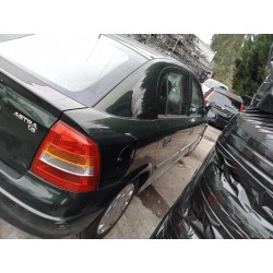 opel astra g berlina del año 2000