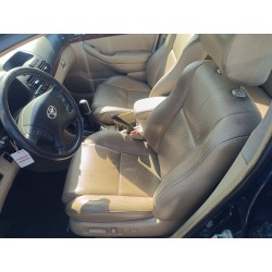 toyota avensis berlina (t25) del año 2004