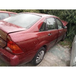 ford focus berlina (cak) del año 2000