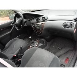 ford focus berlina (cak) del año 2000