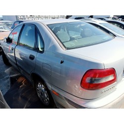 volvo s40 berlina del año 1998