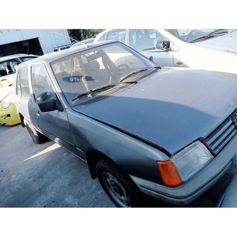 peugeot 205 berlina del año 1986