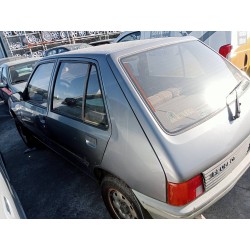 peugeot 205 berlina del año 1986