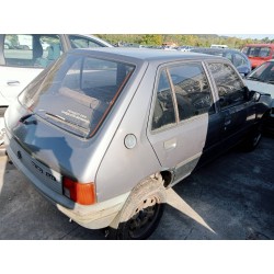 peugeot 205 berlina del año 1986