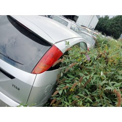 ford focus berlina (cak) del año 2001