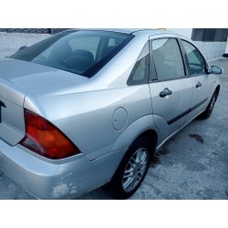 ford focus berlina (cak) del año 2001