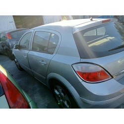 opel astra h berlina del año 2004