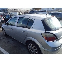 opel astra h berlina del año 2004