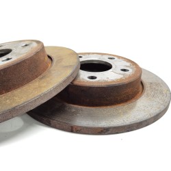 Recambio de disco freno trasero para ford focus berlina (cap) ambiente (d) referencia OEM IAM   