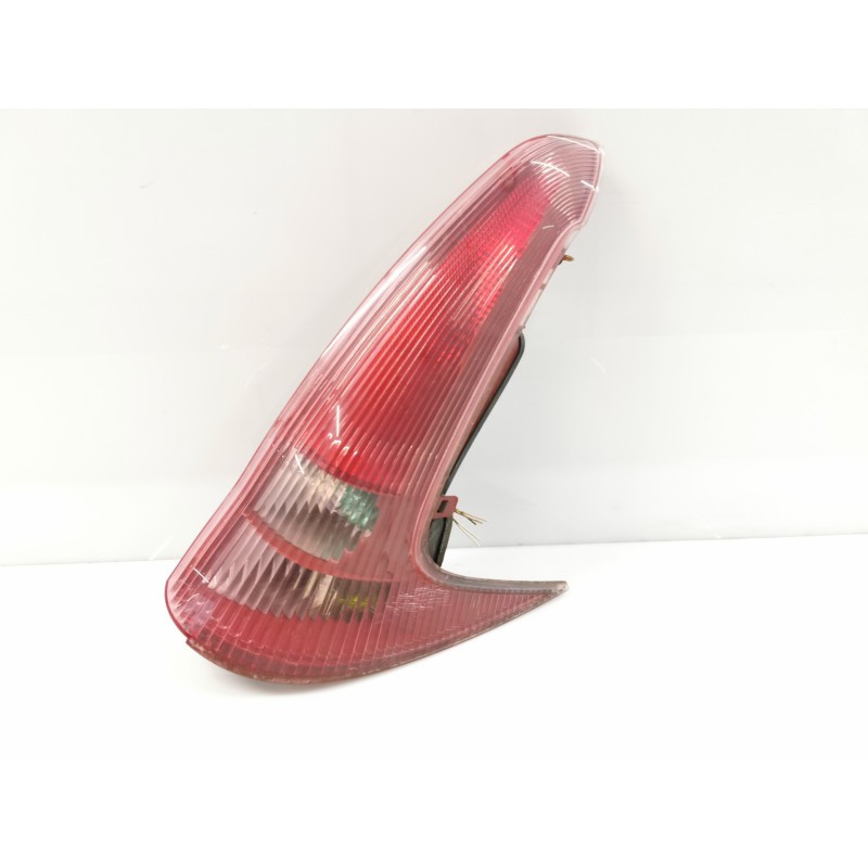 Recambio de piloto trasero derecho para peugeot 206 sw xs referencia OEM IAM Recambio de piloto trasero derecho para peugeot 206 sw xs referencia OEM IAM
