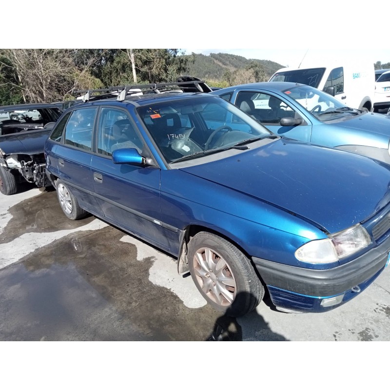 opel astra f berlina del año 1996