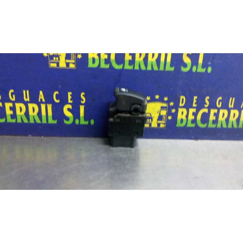 Recambio de mando elevalunas trasero derecho para kia carens 2.0 crdi ex monovolumen referencia OEM IAM 0K2FB66380 Recambio de mando elevalunas trasero derecho para kia carens 2.0 crdi ex monovolumen referencia OEM IAM 0K2FB66380