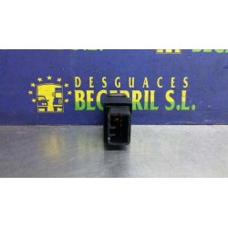 Recambio de mando elevalunas trasero derecho para kia carens 2.0 crdi ex monovolumen referencia OEM IAM 0K2FB66380  