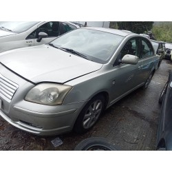 toyota avensis berlina (t25) del año 2005