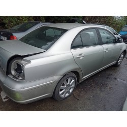 toyota avensis berlina (t25) del año 2005