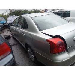 toyota avensis berlina (t25) del año 2005