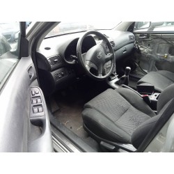 toyota avensis berlina (t25) del año 2005