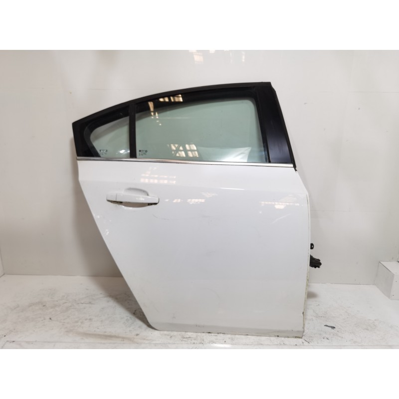 Recambio de puerta trasera derecha para chevrolet cruze ls referencia OEM IAM Recambio de puerta trasera derecha para chevrolet cruze ls referencia OEM IAM