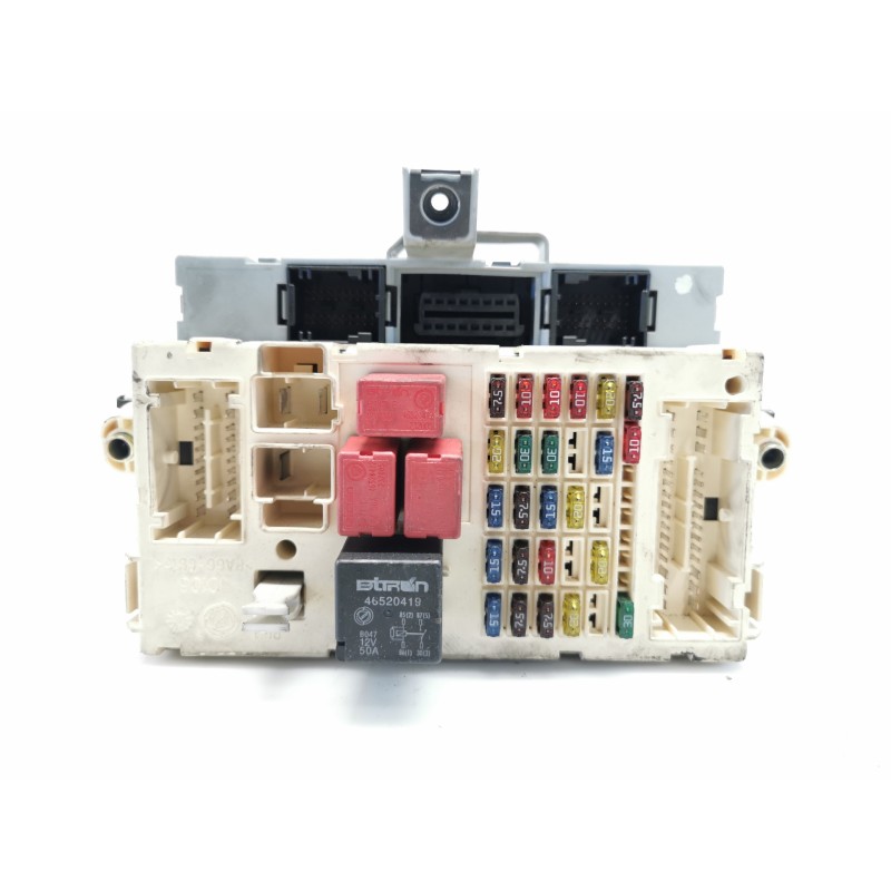 Recambio de caja reles / fusibles para fiat stilo (192) 1.9 jtd / 1.9 jtd 115 active referencia OEM IAM 501208530100  