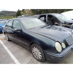 mercedes clase e (w210) berlina del año 2000
